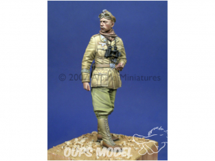 Alpine figurine 35016 DAK Panzer Officer 1/35