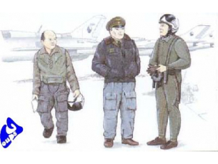CMK figurine 72051 MECANICIENS DU PACTE DE VARSOVIE 1/72